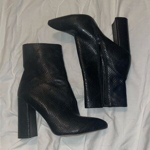 Black Alligator Heeled Boots | Size 7